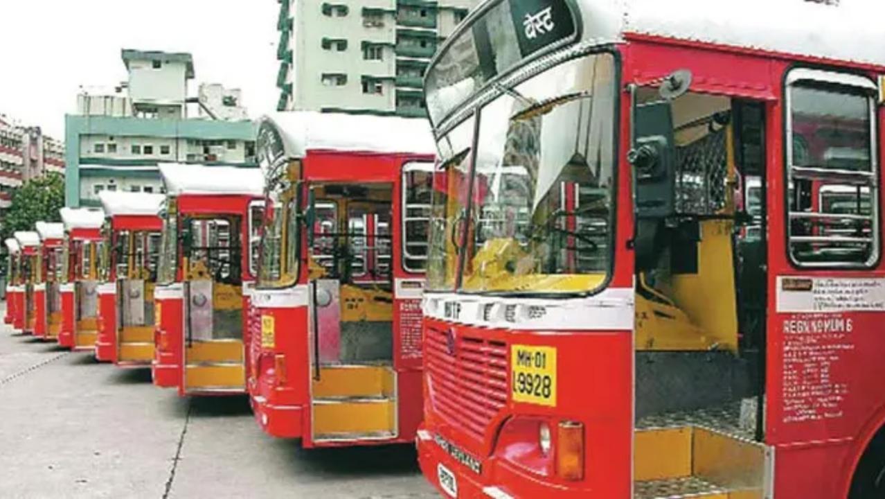 Mumbai: Contractual bus drivers of BEST stage flash protest